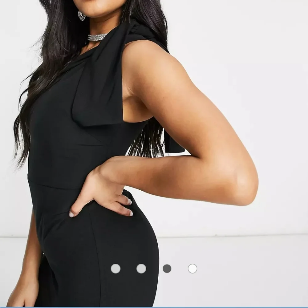 Vesper Emmeline Rose Bow Detail Maxi Dress - Picture 2 of 4